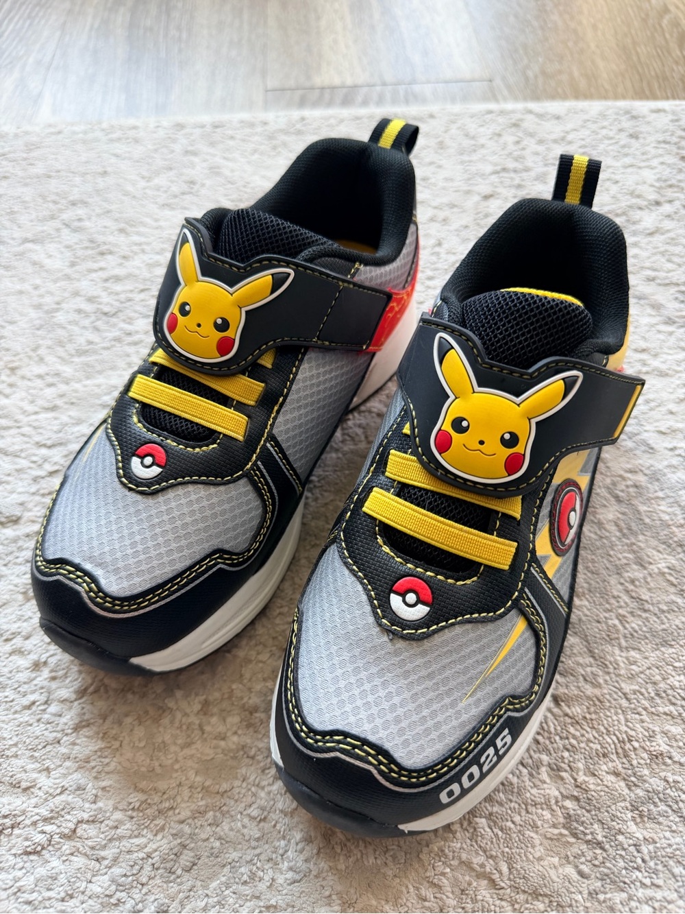NWOB Ground Up Pokemon Pikachu Sneakers Size 1 Youth